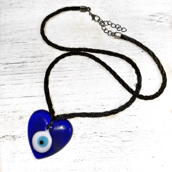 Evil eye necklace in a heart shape - Picture 1 of 2